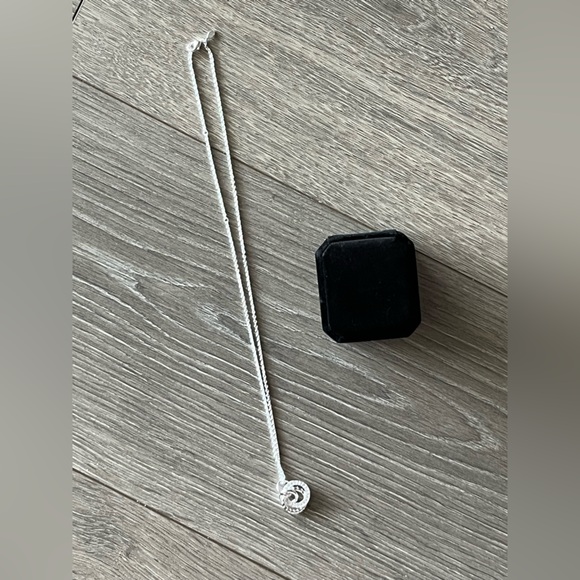 NWOT Unbranded 925 Sterling Silver Interlocking Circle Necklace. - Picture 5 of 8